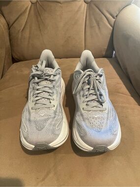 7.5 Hoka Clifton 10 Shoe- glacier grey